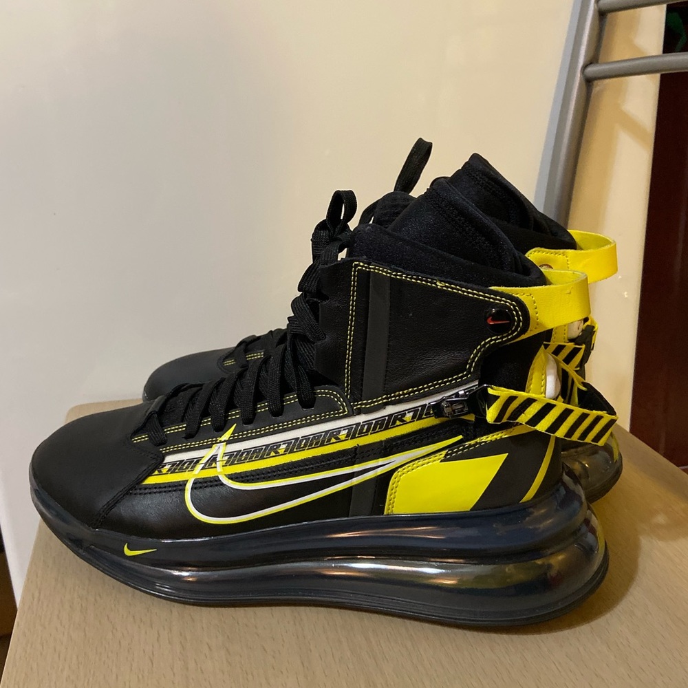 Nike Air Max 720 Saturn